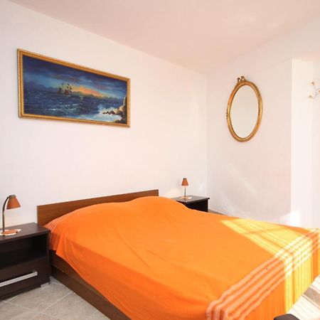 Apartments By The Sea Marusici, Omis - 8632 Mimice Room photo